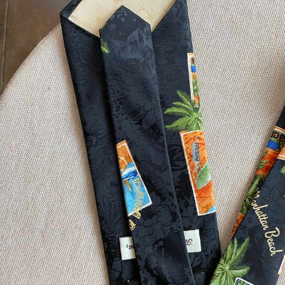 NEW! Tommy Bahama Silk Tie - Picture 8 of 9